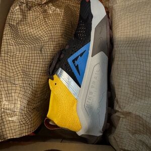 BNWT nike zoomx zegama trail sneakers size 7.5